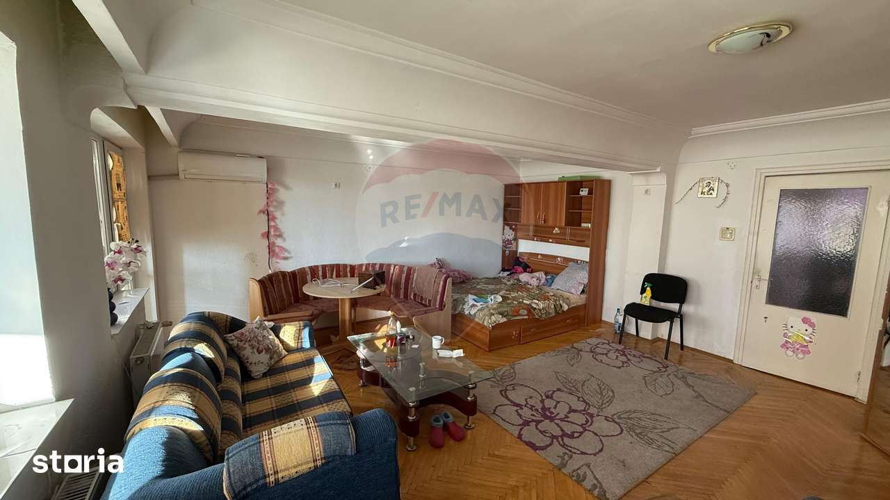 Apartament cu 4 camere de vânzare și boxă 12 mp zonă Ultracentrală — fotografia 1