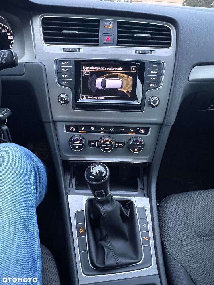 Volkswagen Golf 1.6 TDI BlueMotion Technology Comfortline - 21