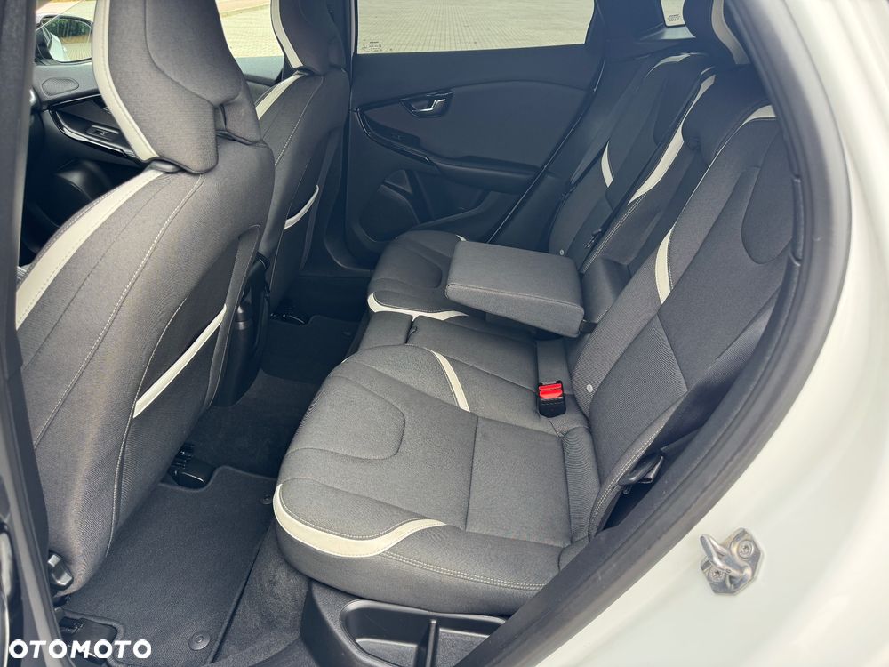 Volvo V40 Cross Country T3 Drive-E Dynamic Edition - 15