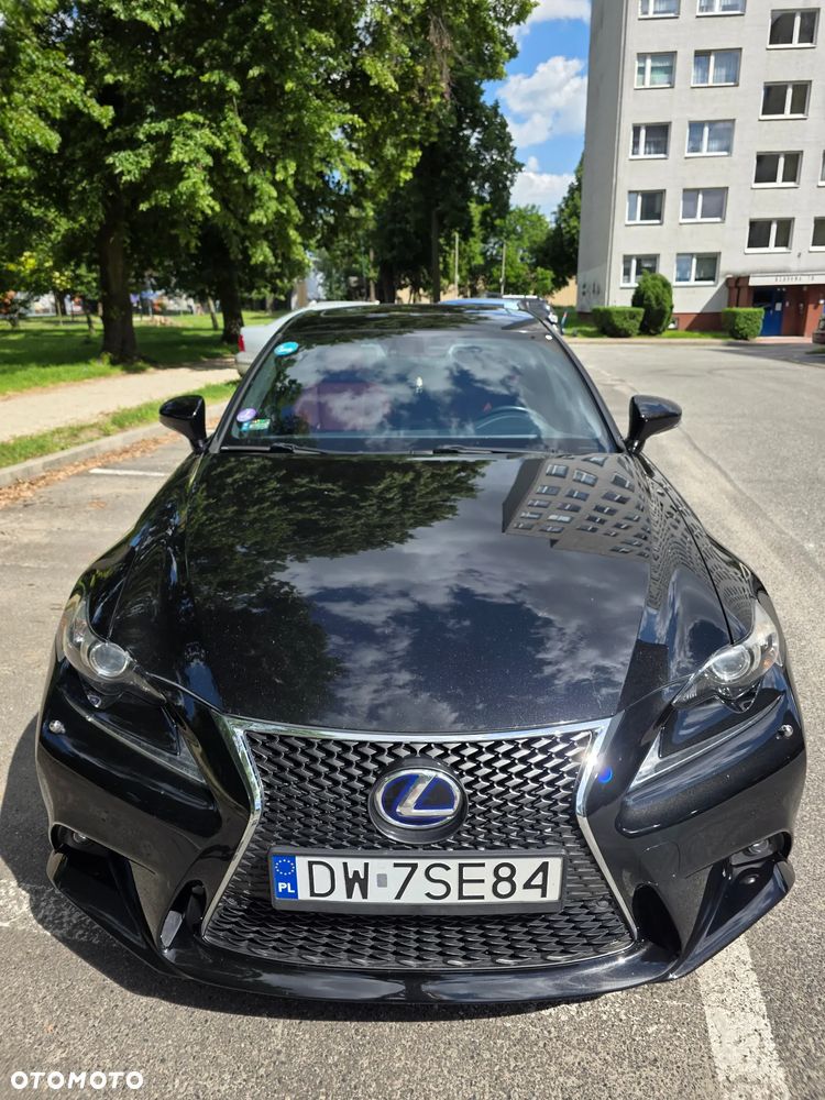 Lexus IS 300h F Sport - 1