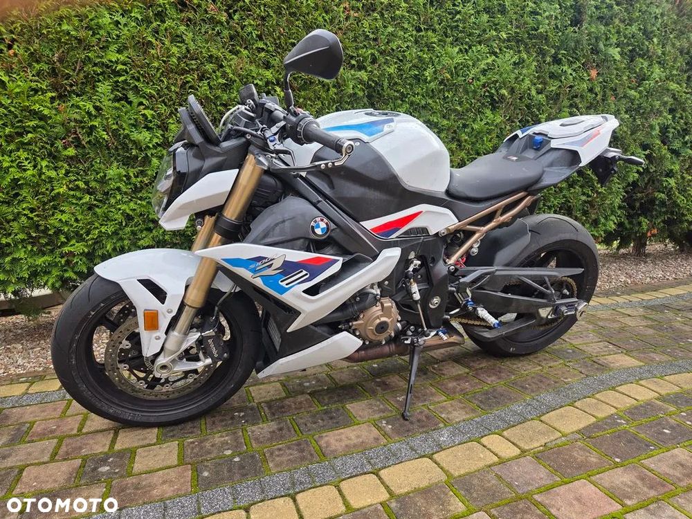 BMW S - 1