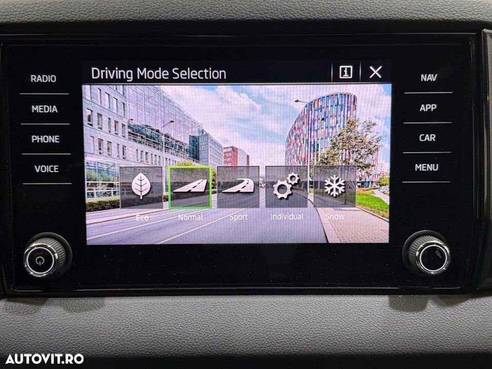Skoda Karoq 2.0 TDI 4X4 DSG Sportline - 27