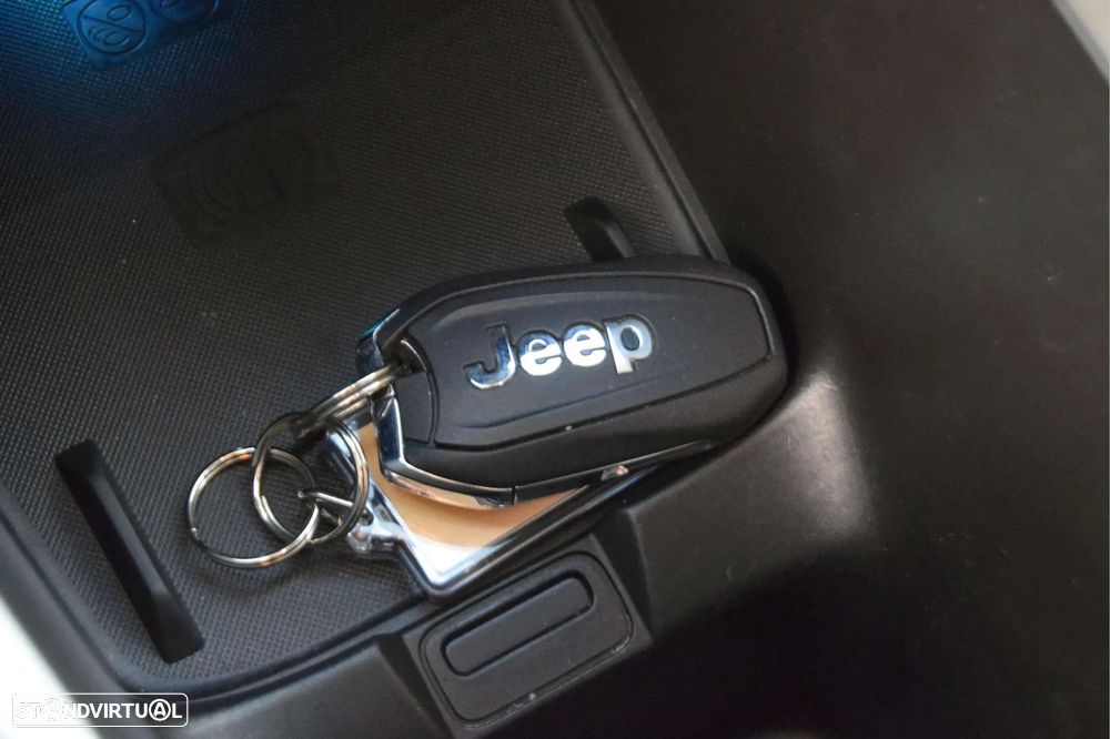 Jeep Avenger 54 kWh Summit - 28