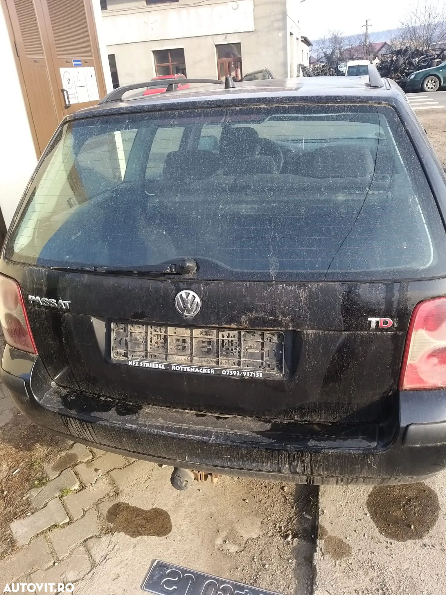 Dezmembram Volkswagen Passat 1.9 TDI, cod motor: AWX din 2004 - 4