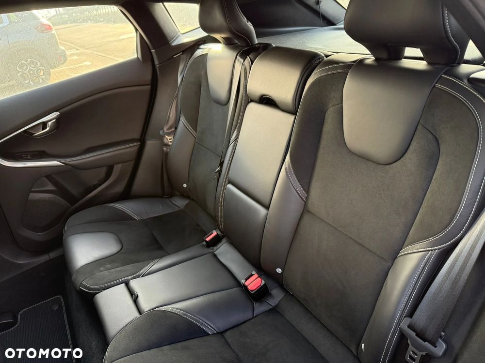 Volvo V40 D2 Drive-E R-Design Momentum - 13