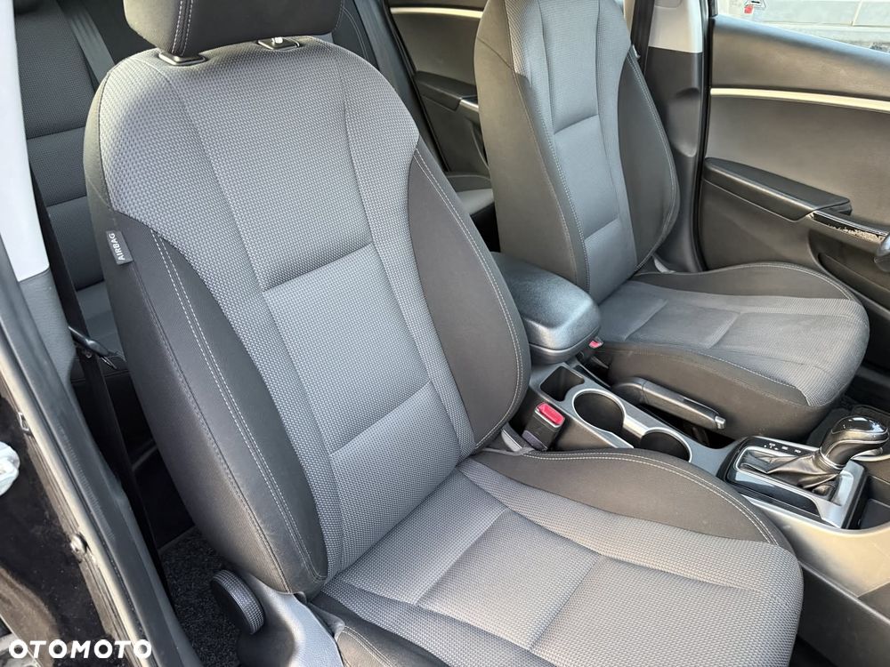 Hyundai i30 Kombi 1.6 GDi DCT Style - 22