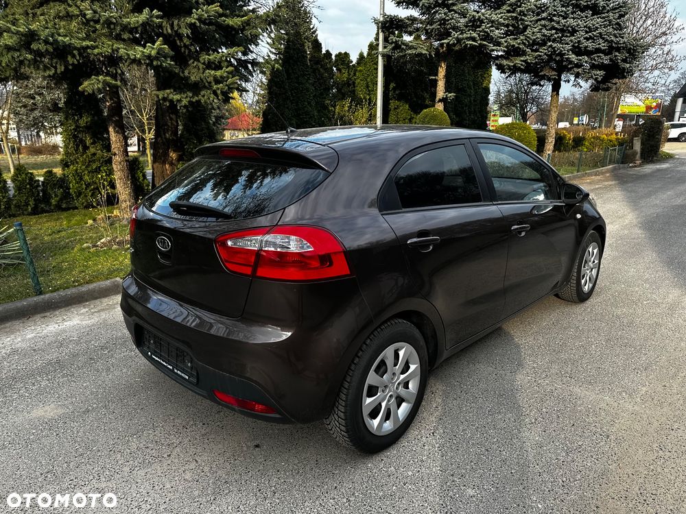 Kia Rio 1.2 L - 4