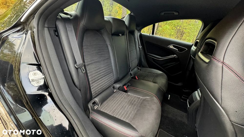 Mercedes-Benz CLA 180 7G-DCT AMG Line - 39