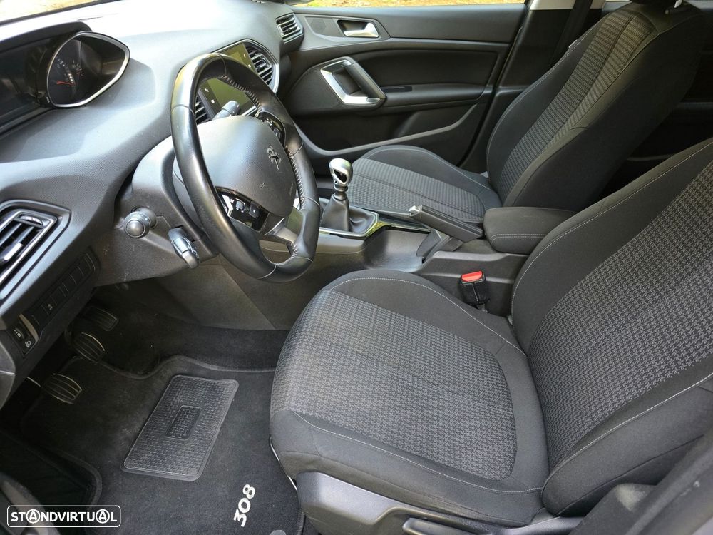Peugeot 308 1.2 PureTech Style - 21