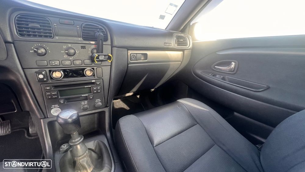 Volvo S40 1.6 - 12