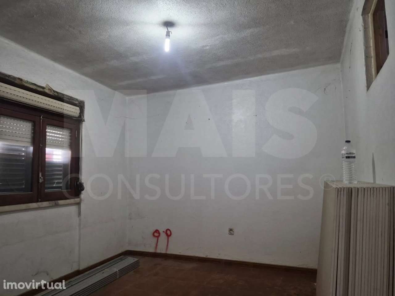 Oportunidade de Investimento em Vialonga – Moradia T2 para Remodelação - Grande imagem: 5/12