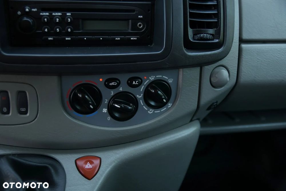 Opel Vivaro - 32