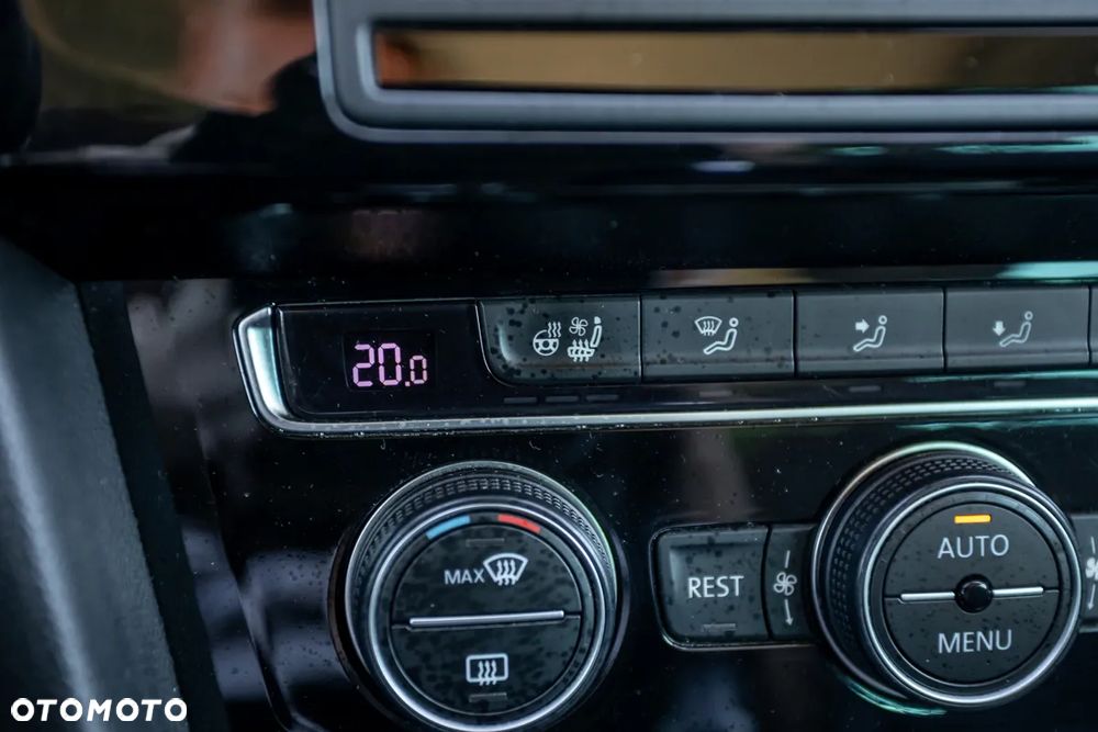 Volkswagen Passat 2.0 TDI SCR 4Motion DDG Highline - 35