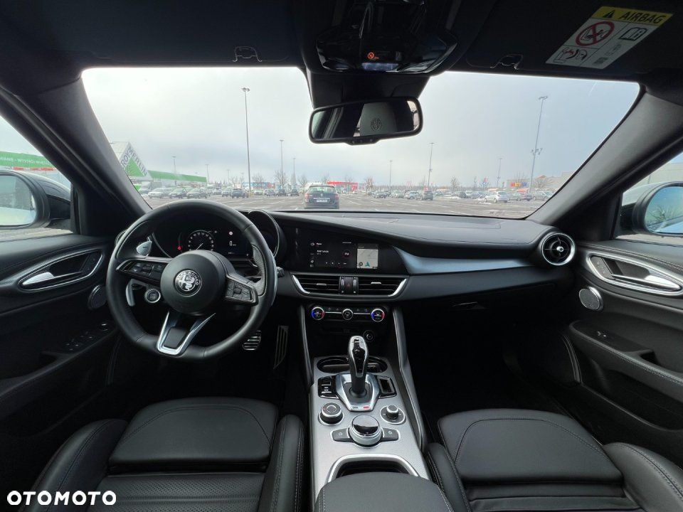 Alfa Romeo Giulia - 8