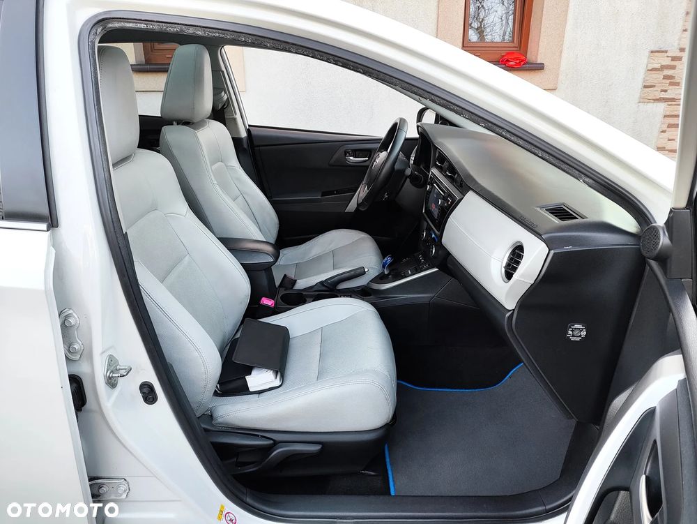 Toyota Auris 1.8 HSD Prestige NAVI - 19