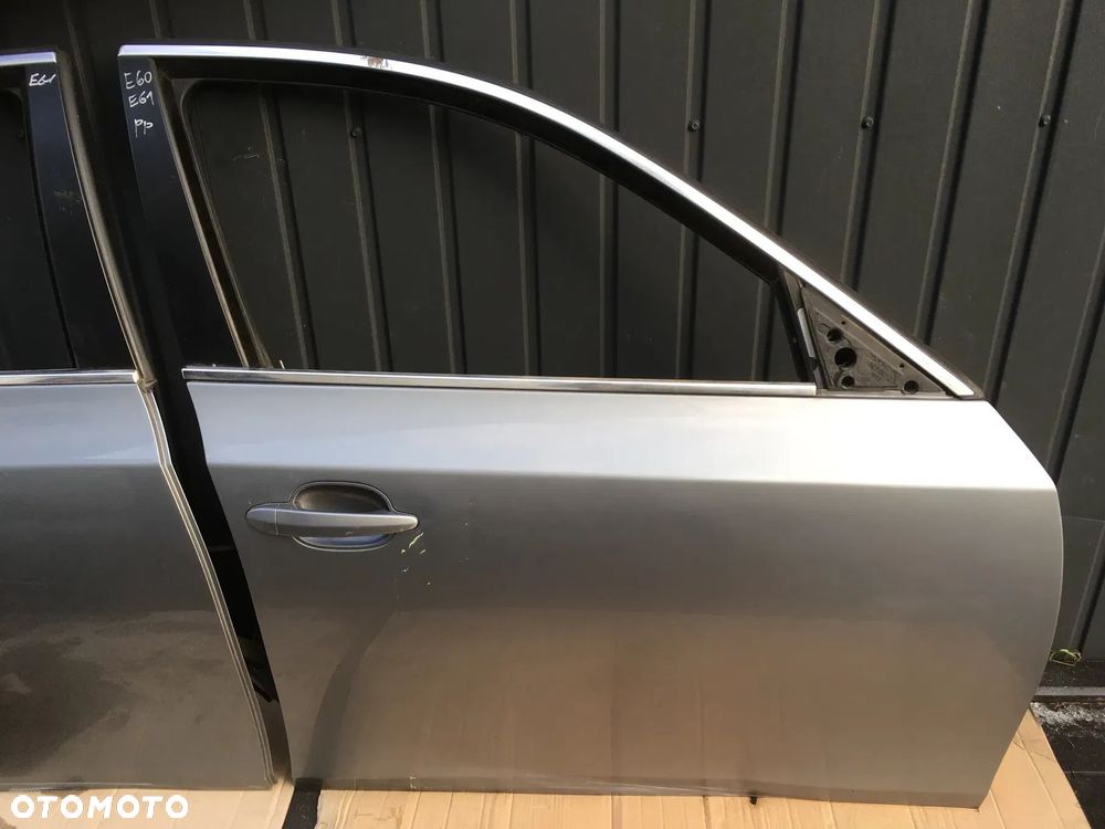 DRZWI PRAWY PRZÓD TYŁ BMW 5 E60 E61 - 2