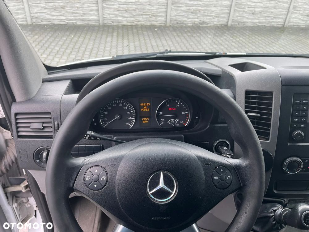 Mercedes-Benz Sprinter - 11