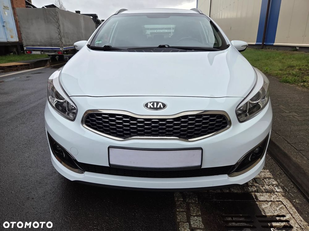 Kia Ceed 1.6 GDI Dream Team Edition - 12