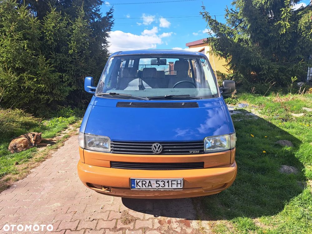 Volkswagen Caravelle - 2