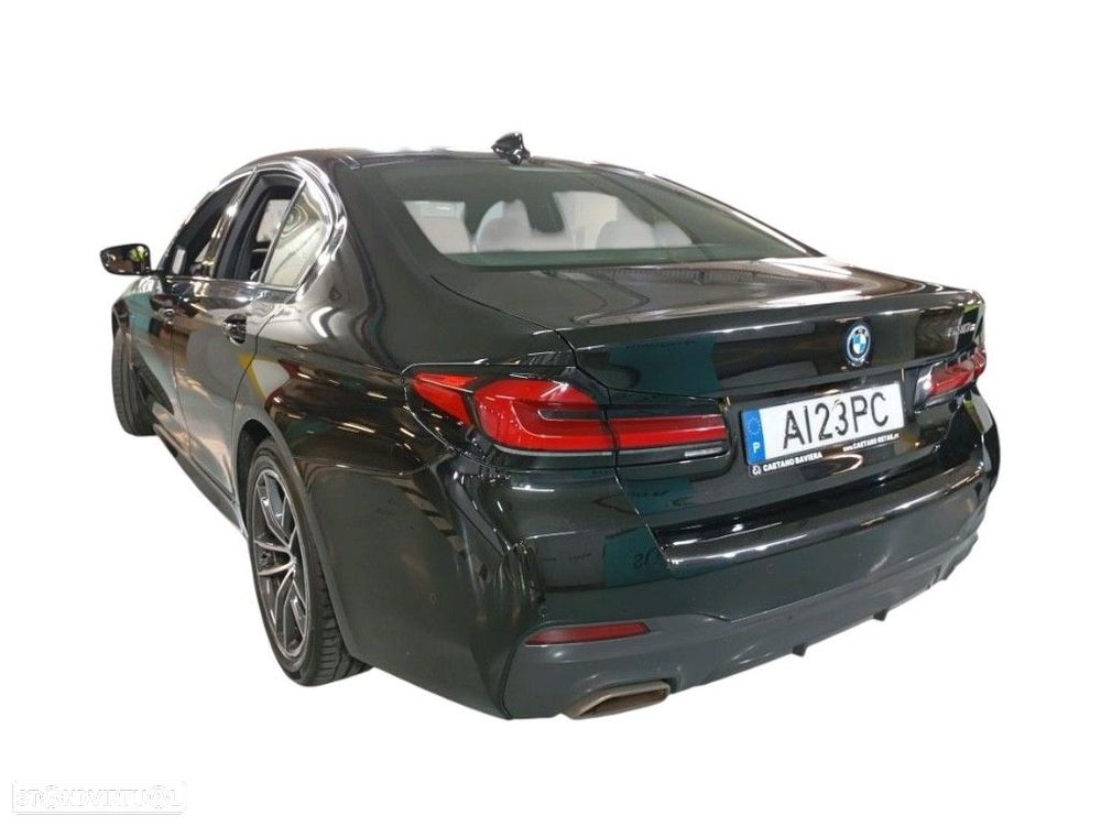 BMW 530 e Pack Desportivo M - 3