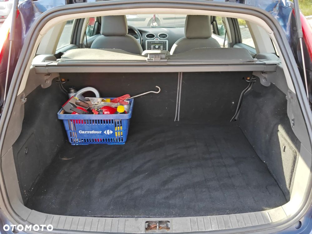 Ford Focus 1.6 Ghia - 16