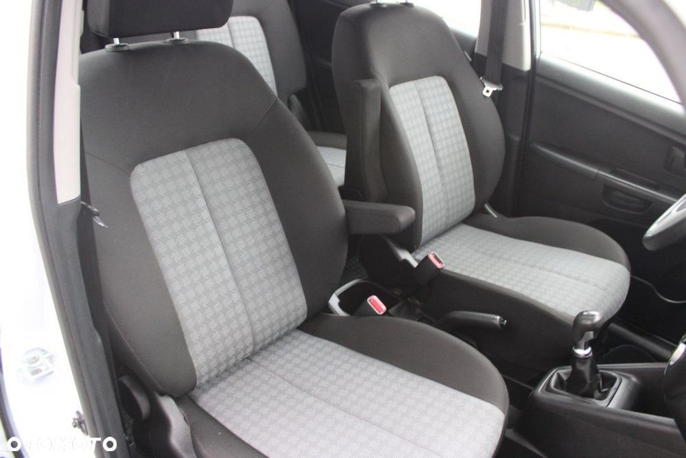 Kia Venga - 15