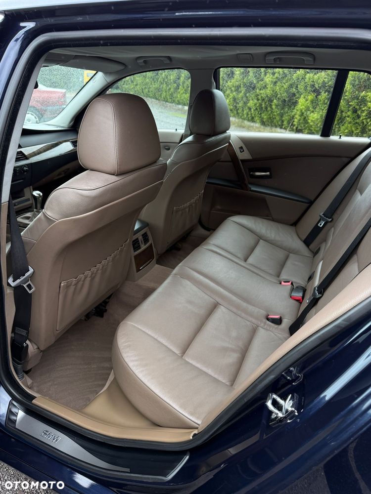BMW Seria 5 525d - 34