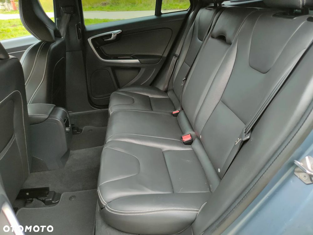 Volvo V60 D4 Geartronic Summum - 22
