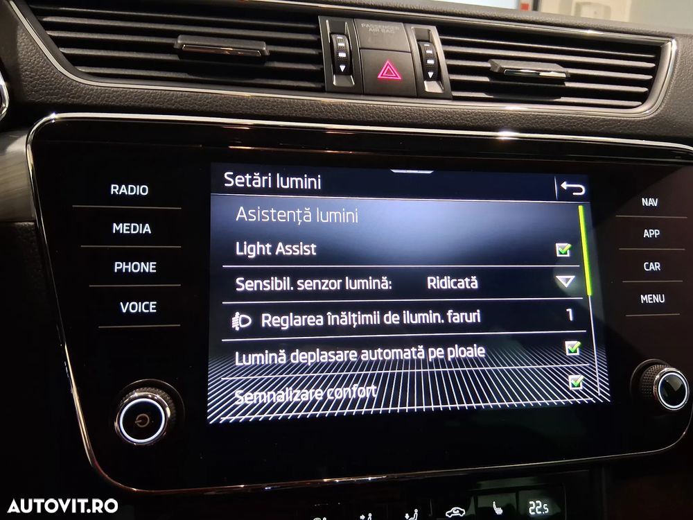 Skoda Superb 2.0 TDI DSG Ambition - 28