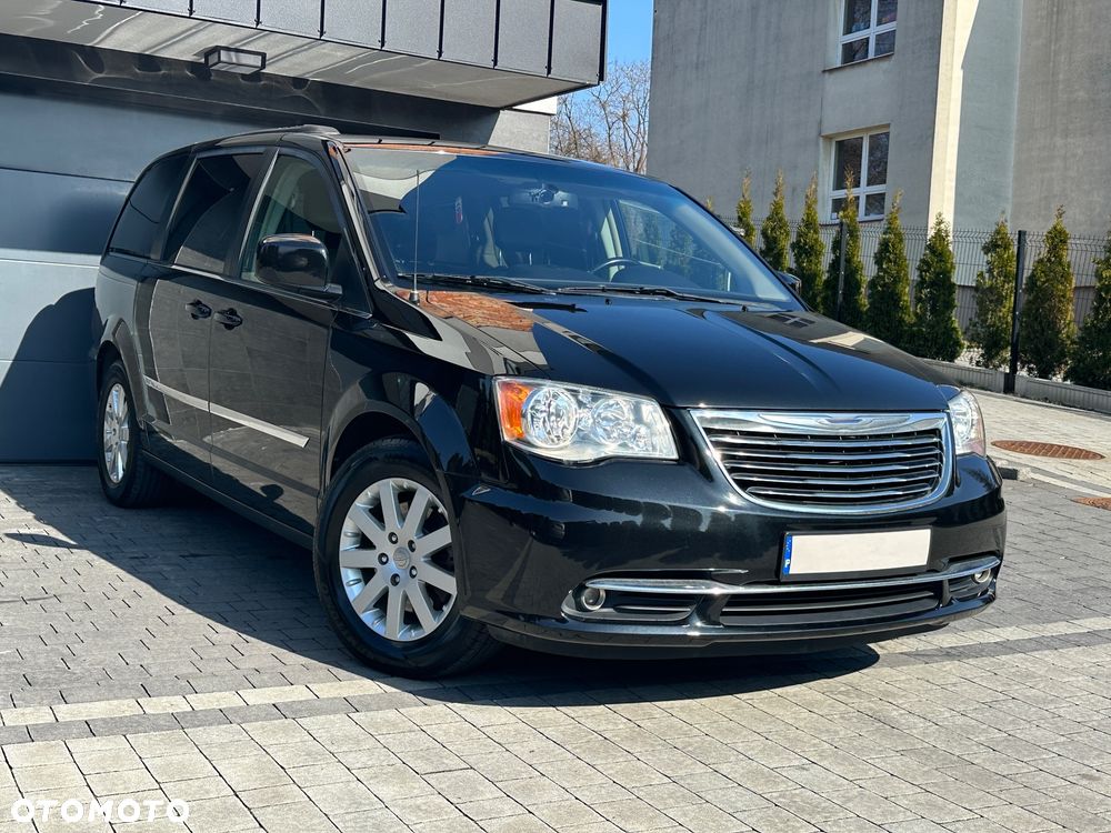 Chrysler Town & Country - 2