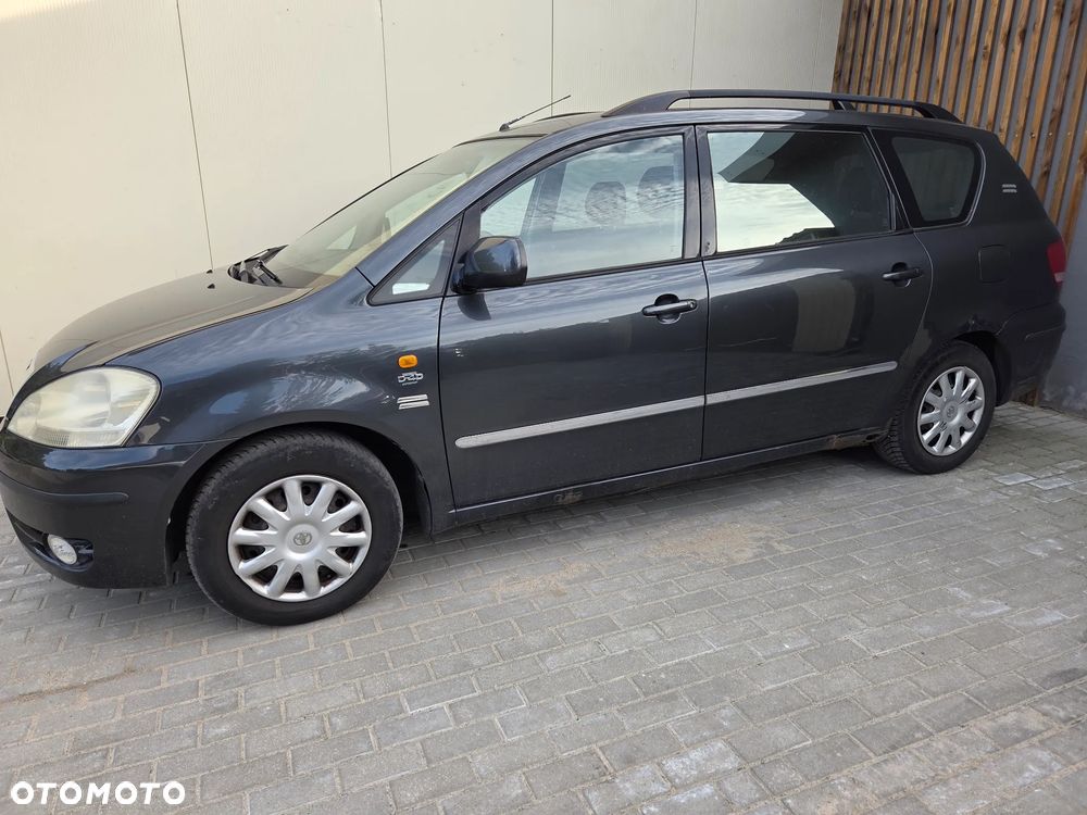 Toyota Avensis 2.0 D-4D Luna - 2