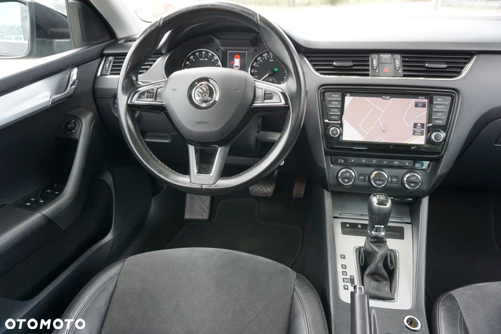 Skoda Octavia Combi 2.0 TDI DSG Premium Edition - 17