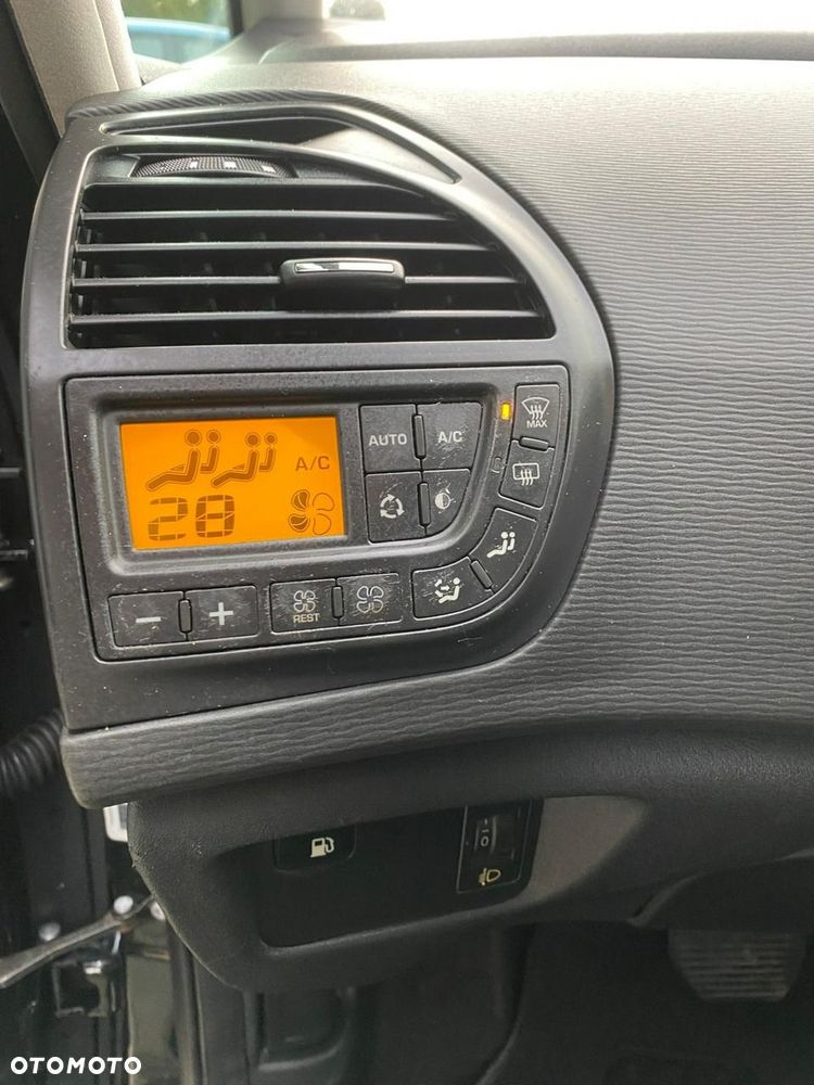 Citroën C4 Picasso - 11