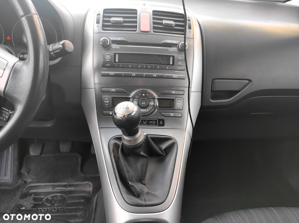 Toyota Auris - 12