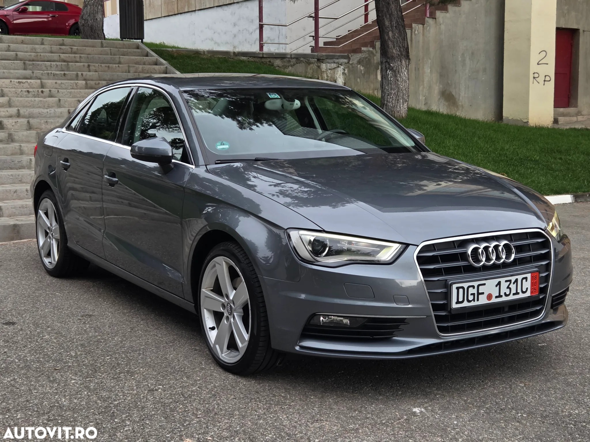 Audi A3 1.6 TDI Sportback S tronic design - 2