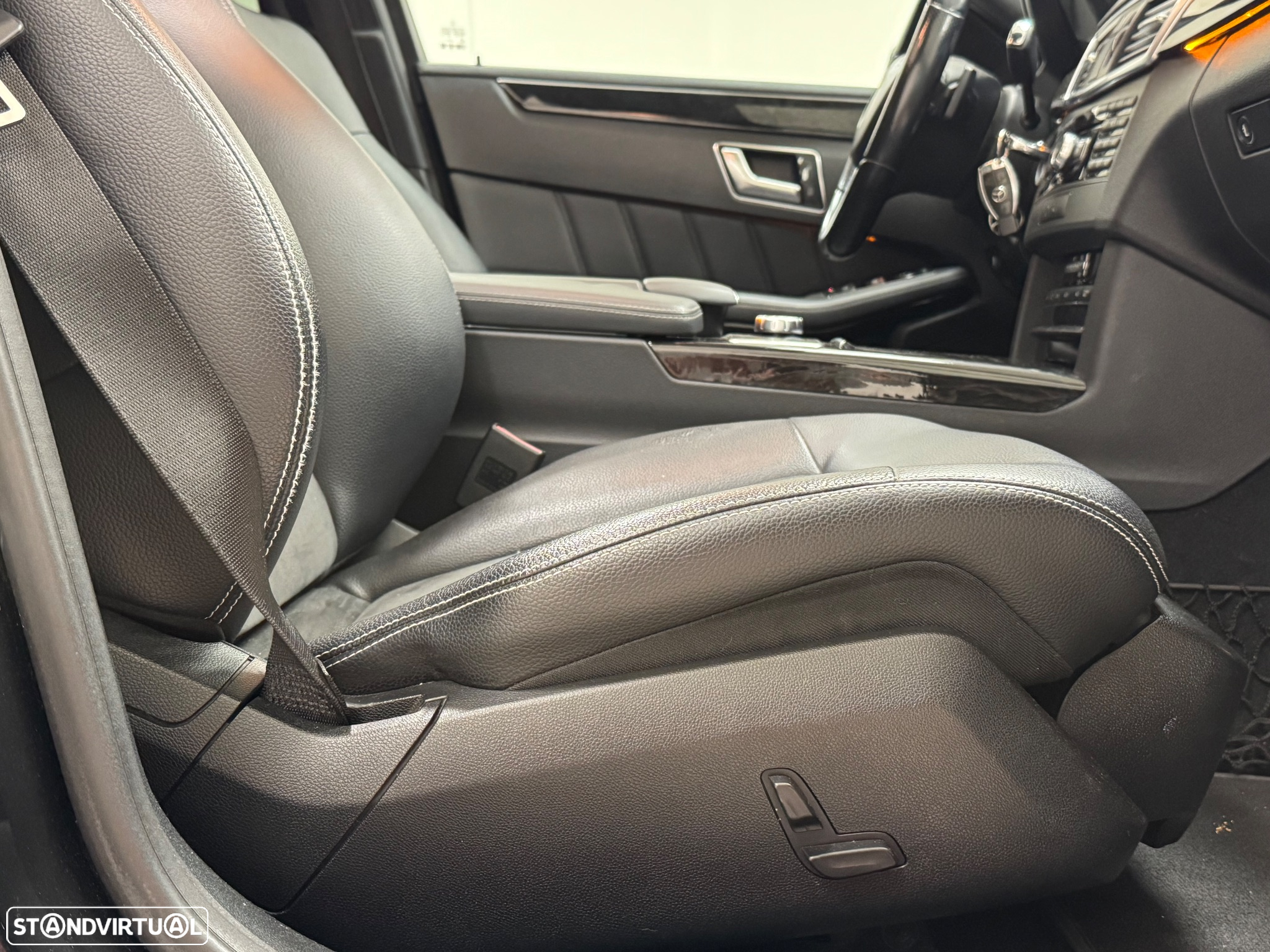 Mercedes-Benz E 300 Bluetec Hybrid Avantgarde - 35