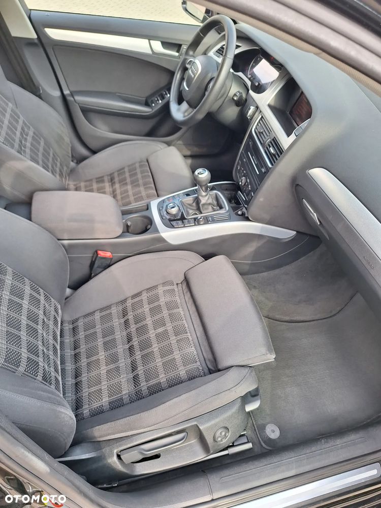 Audi A4 Avant 2.0 TDI DPF Ambiente - 12
