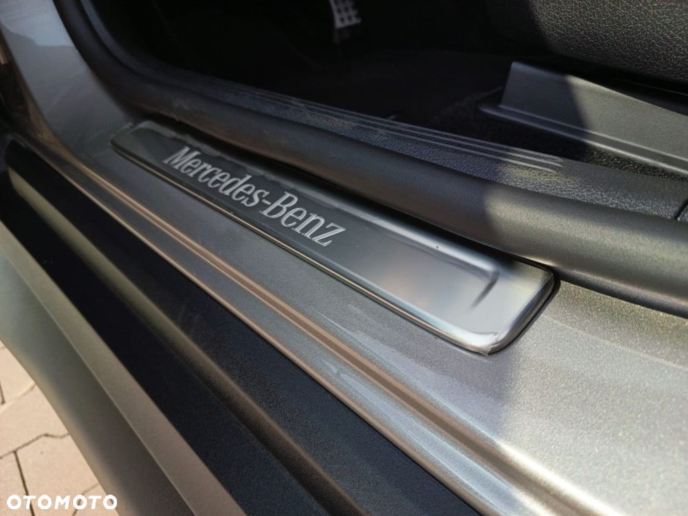 Mercedes-Benz GLC 300 4Matic 9G-TRONIC AMG Line Plus - 12