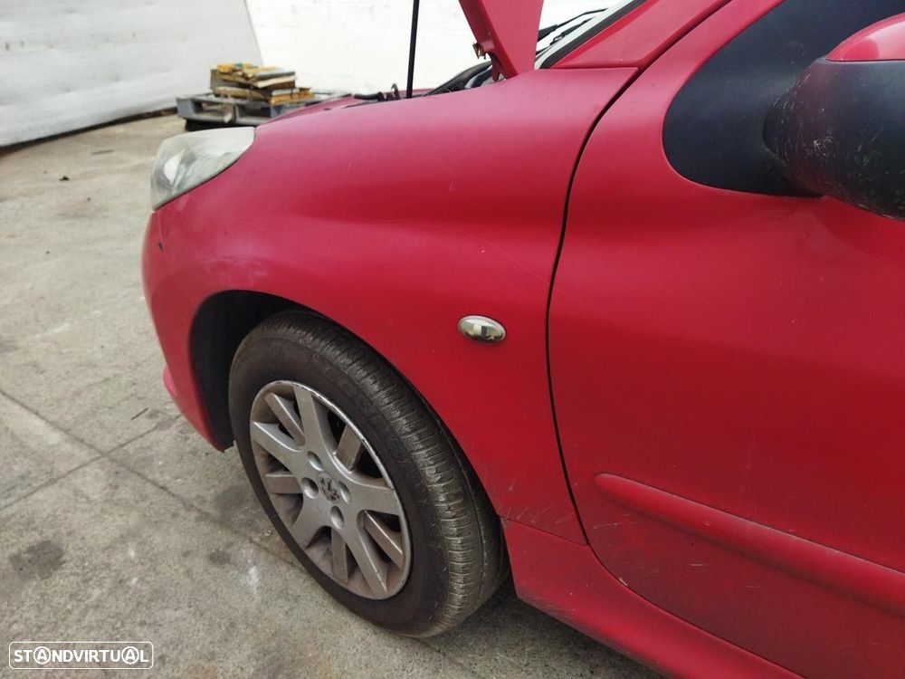 GUARDA-LAMAS FRONTAL ESQUERDO PEUGEOT 206+ 2010 - - 1