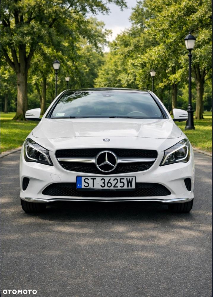 Mercedes-Benz CLA 200 7G-DCT Urban - 3