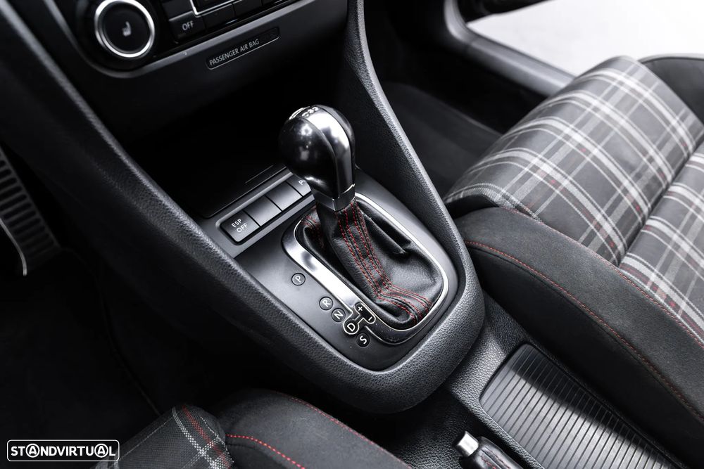 VW Golf 2.0 GTI DSG - 28