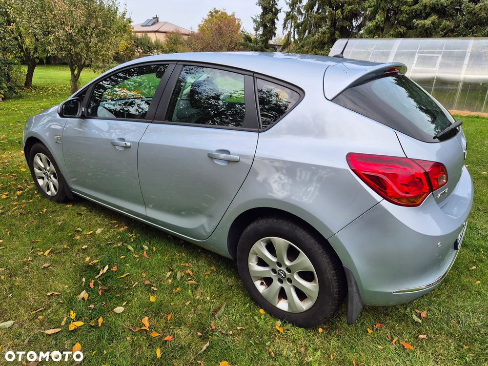 Opel Astra 2014 photo 2