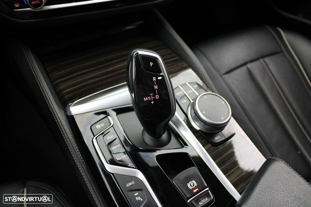 BMW 530 e iPerformance Line Luxury - 27