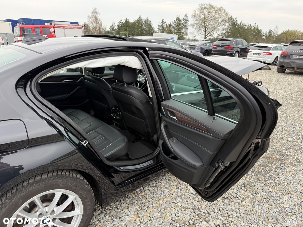 BMW Seria 5 530d xDrive Luxury Line - 29