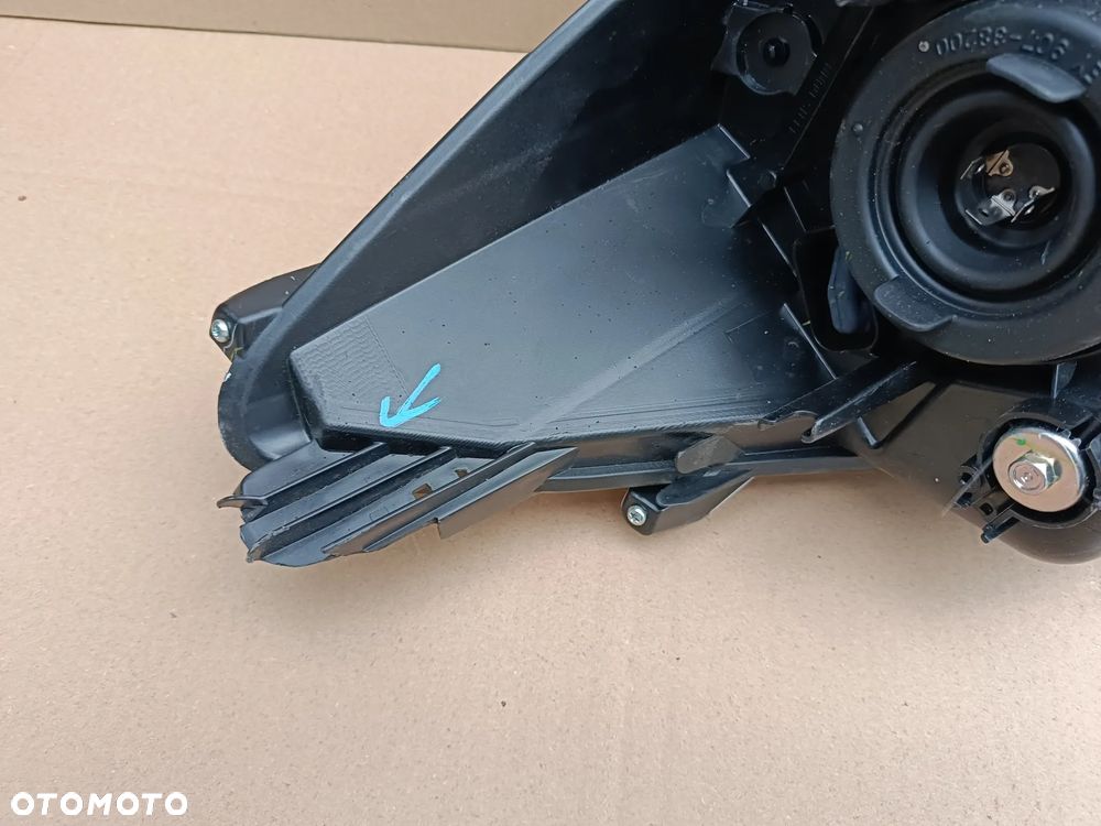 Lampa przednia prawa Mitsubishi Space Star reflektor - 10