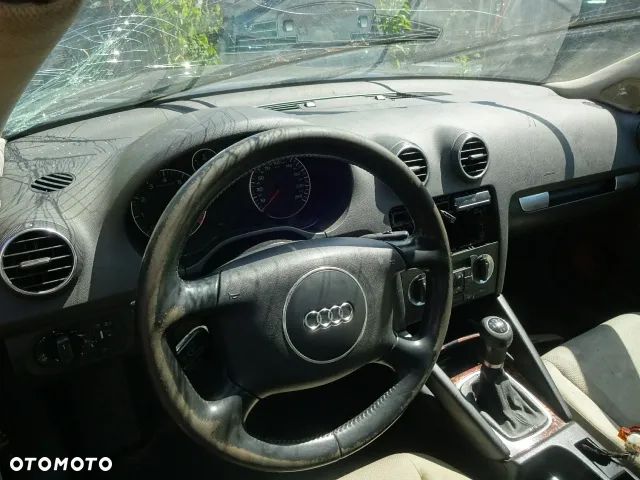 Deska Rozdzielcza Audi A3 8P przedlift - 1