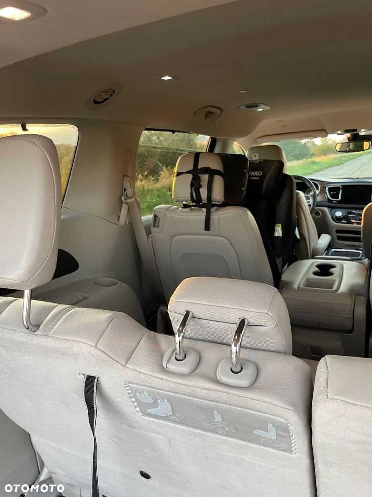 Chrysler Pacifica - 12