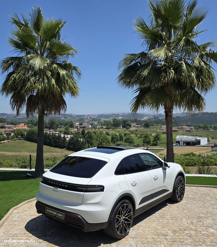Porsche Macan Electric - 15