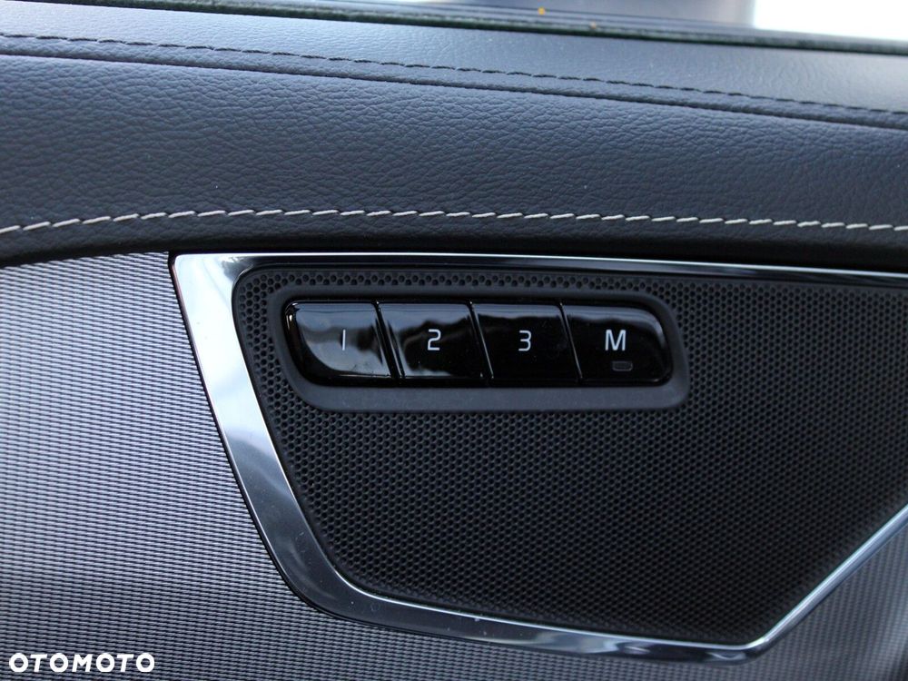 Volvo XC 90 D5 SCR AWD R-Design - 31