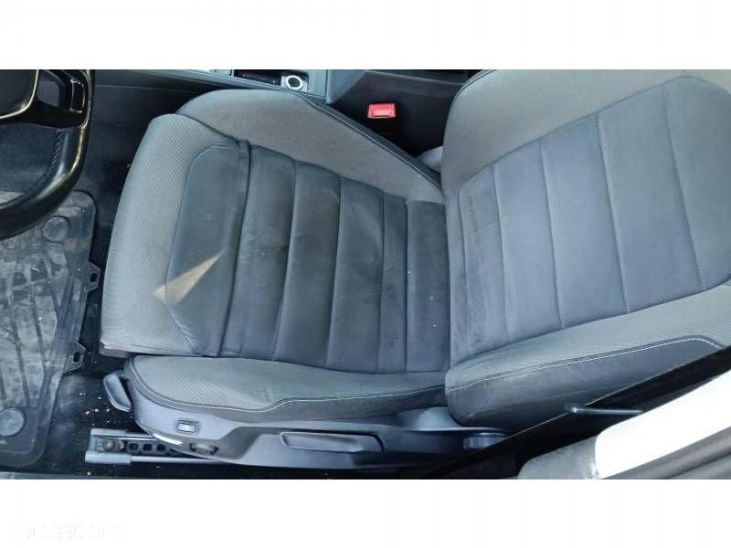 Volkswagen Golf - 24